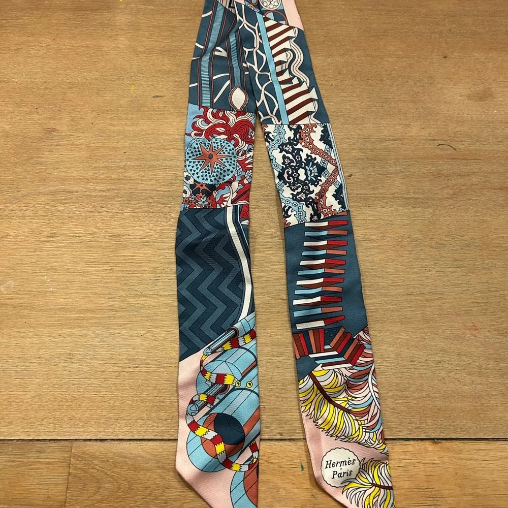 Hermès Paris Fanfare Multicolor Twilly Silk Scarf - Picture 5 of 8